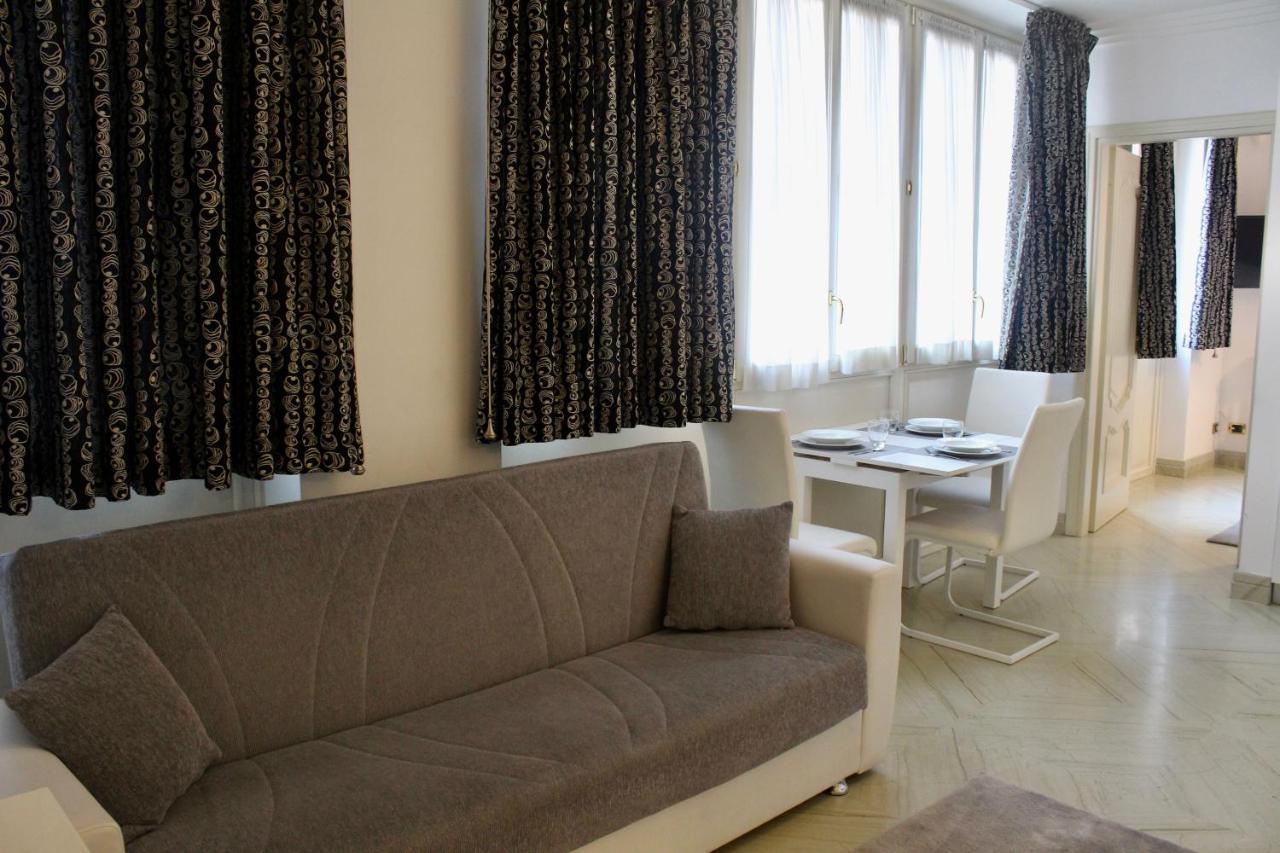 Trevi Fountain & Spanish Steps Apartment *